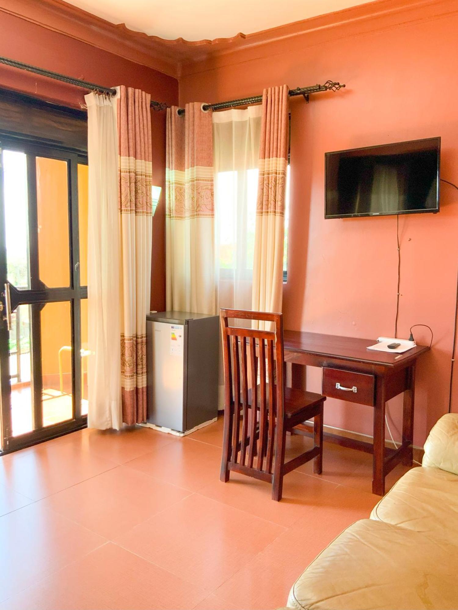 Hendo Hotel Entebbe Exterior photo