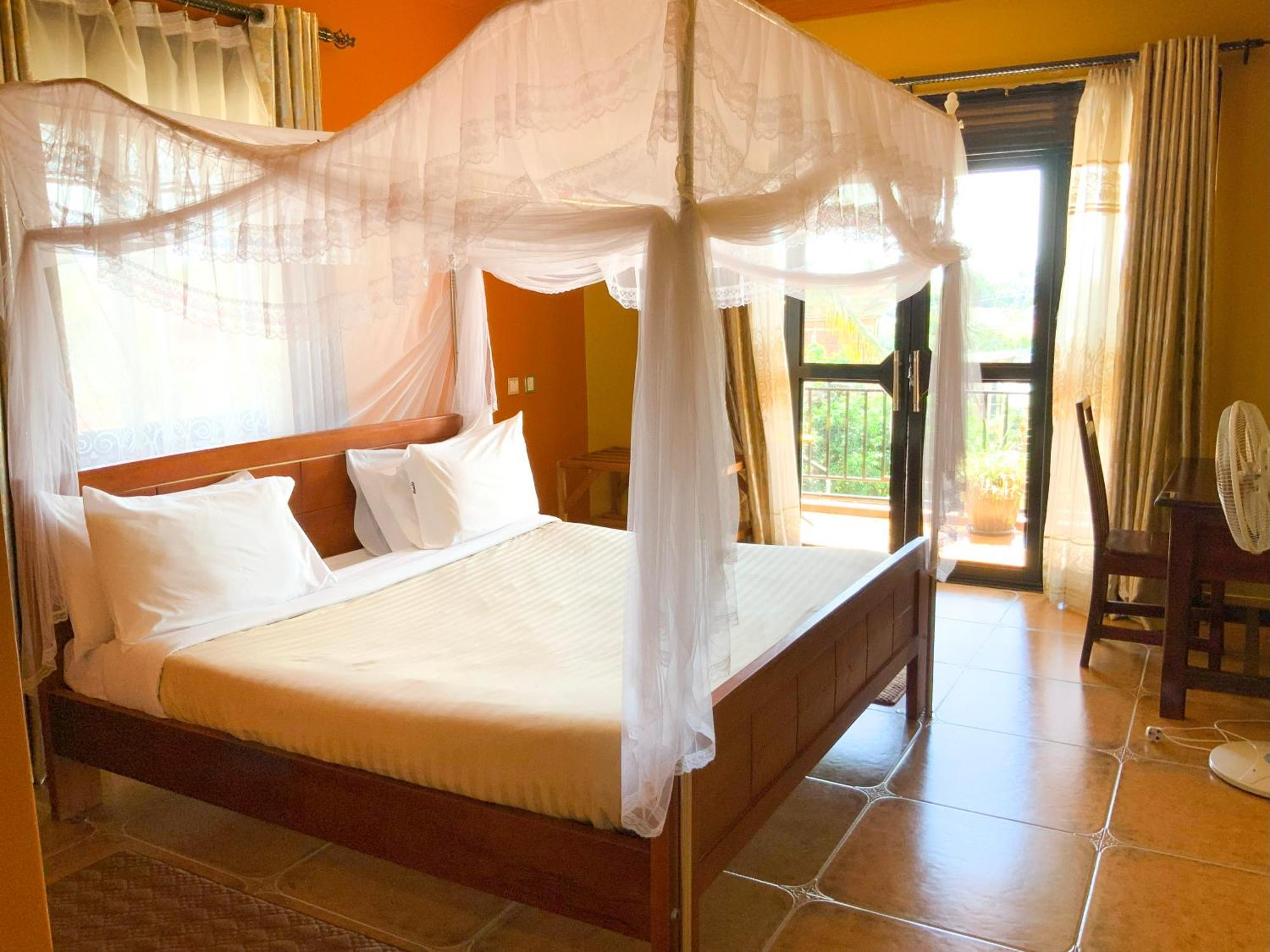 Hendo Hotel Entebbe Exterior photo