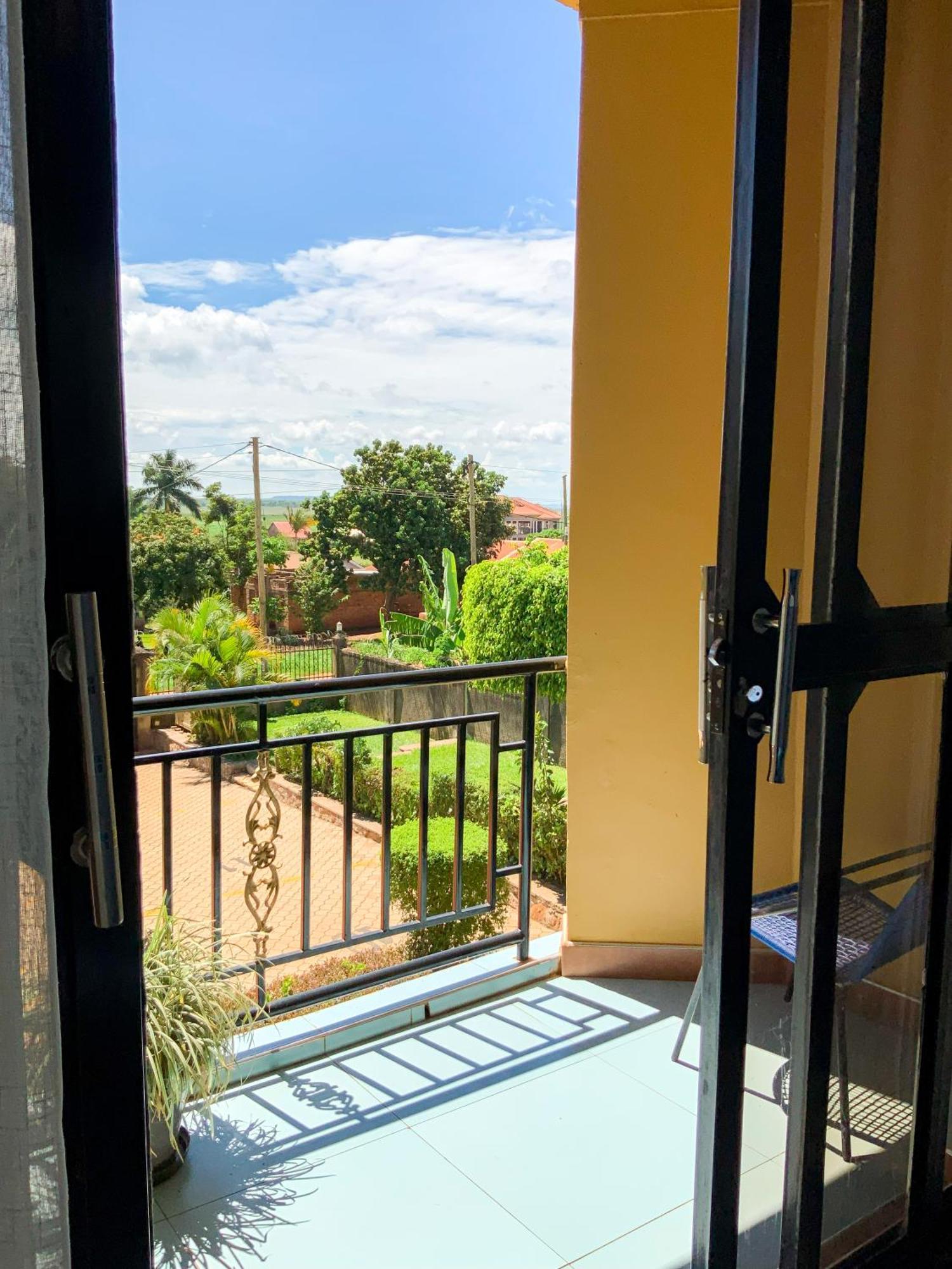 Hendo Hotel Entebbe Exterior photo