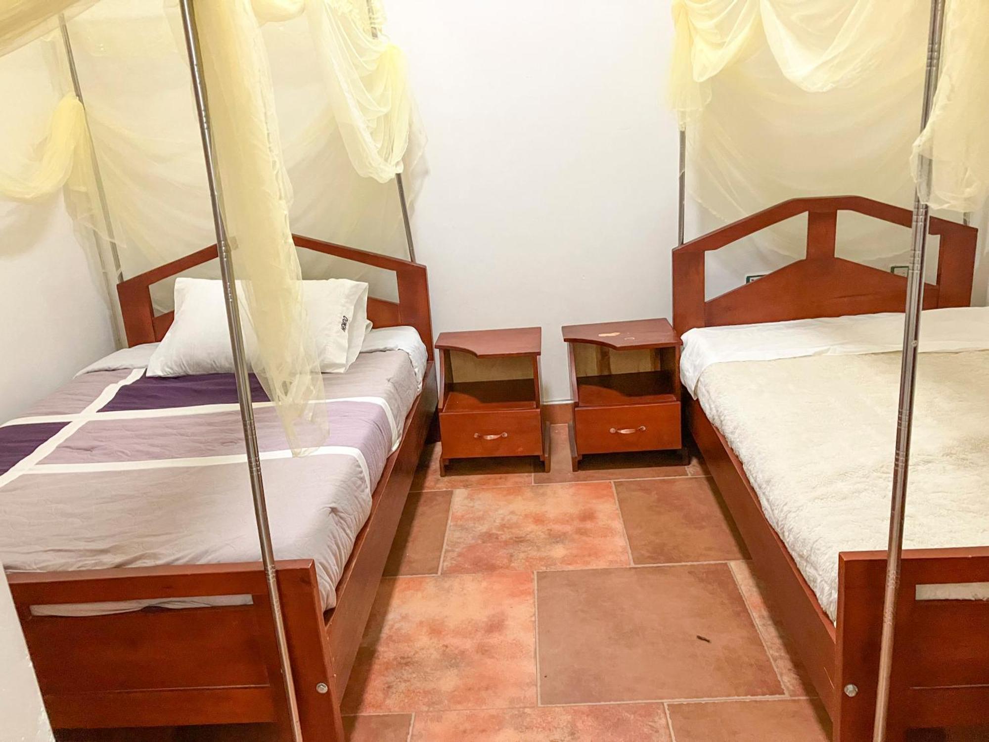 Hendo Hotel Entebbe Exterior photo