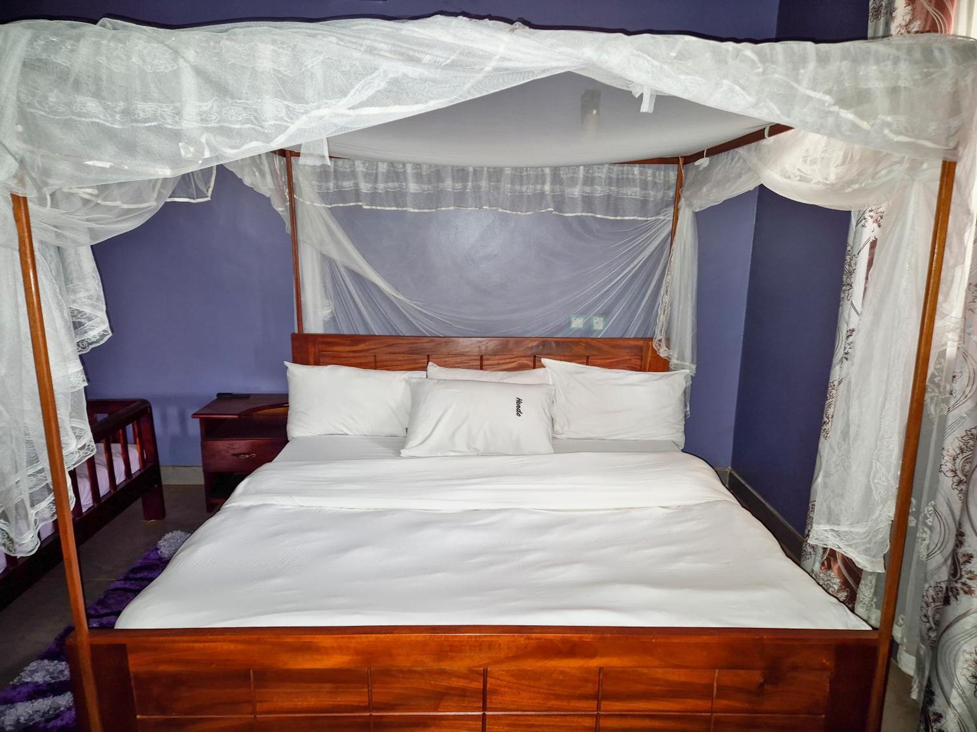 Hendo Hotel Entebbe Exterior photo